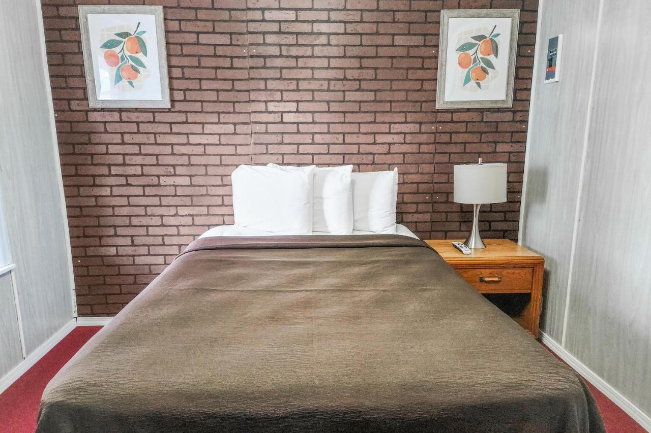 Oyo Hotel Colby, Ks ภายนอก รูปภาพ