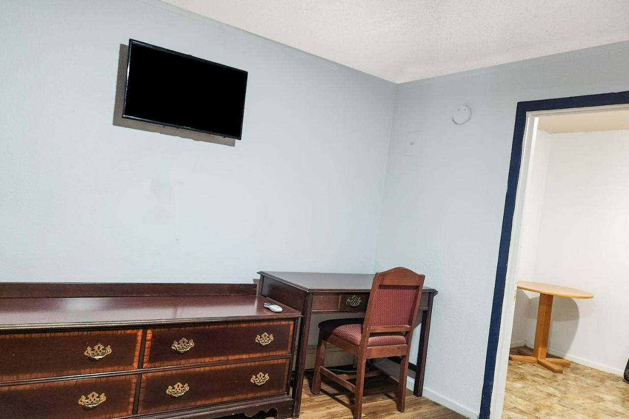 Oyo Hotel Colby, Ks ภายนอก รูปภาพ