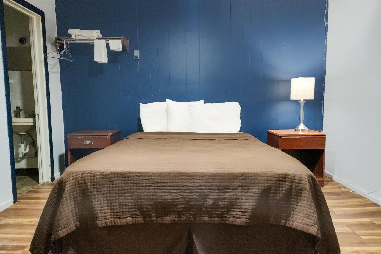 Oyo Hotel Colby, Ks ภายนอก รูปภาพ